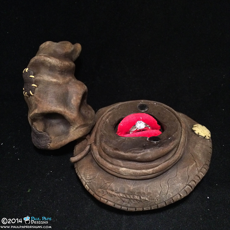 Illustration for article titled Pokeball Engagement Ring Box